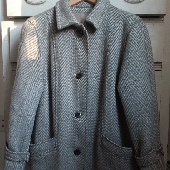 Vintage Jackets & Blazers - Beautiful Vintage A-line coat